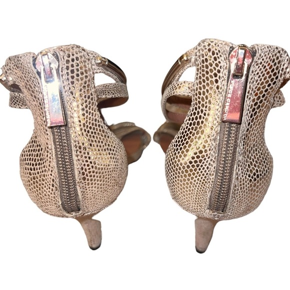{EUC Vince Camuto Metallic Gold T-Strap Heel Sandals Size 10M} - Picture 5 of 9